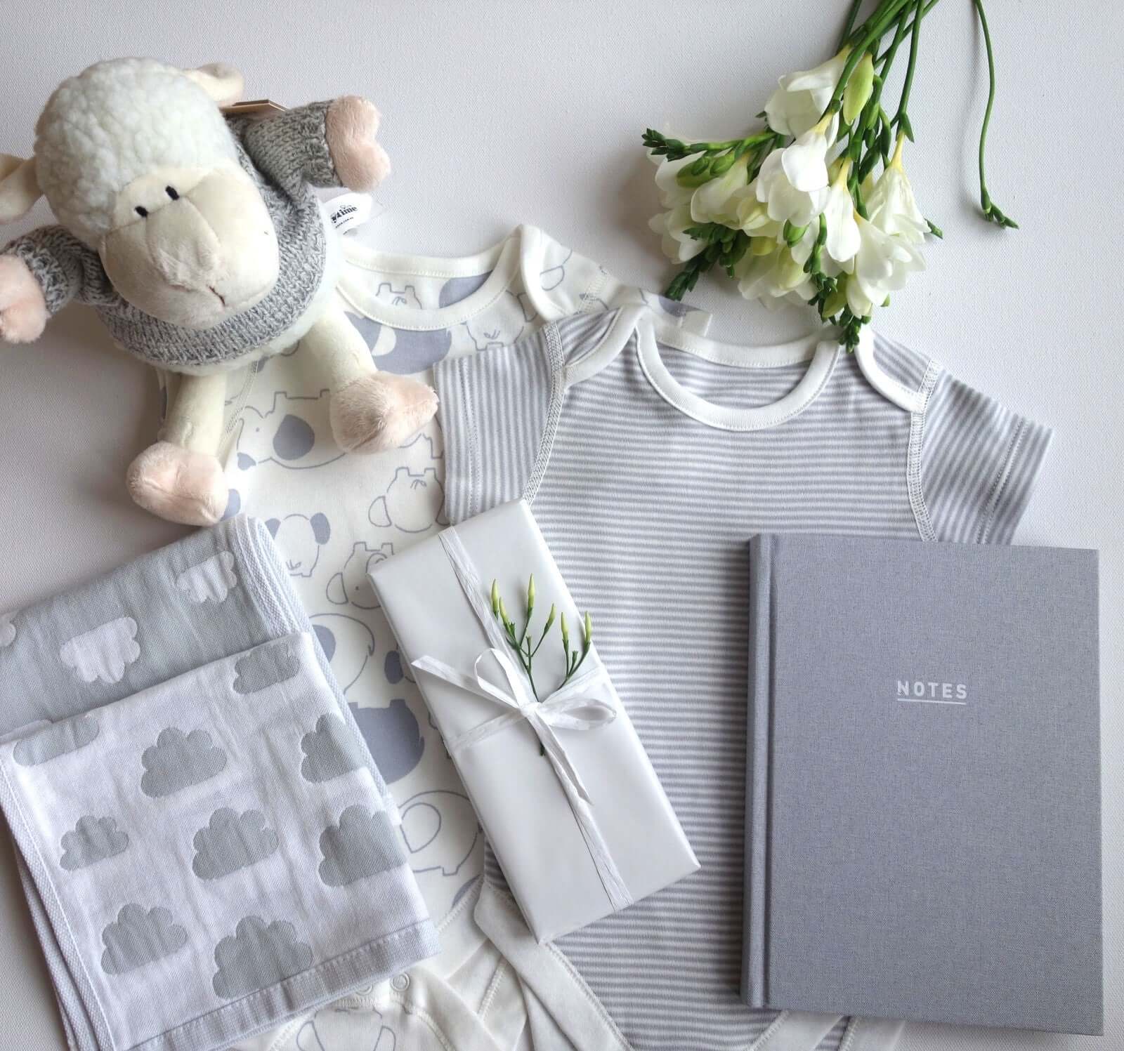 Baa Baa Grey Sheep unisex baby hamper with soft toy, bodysuits, face cloths, and notebook.